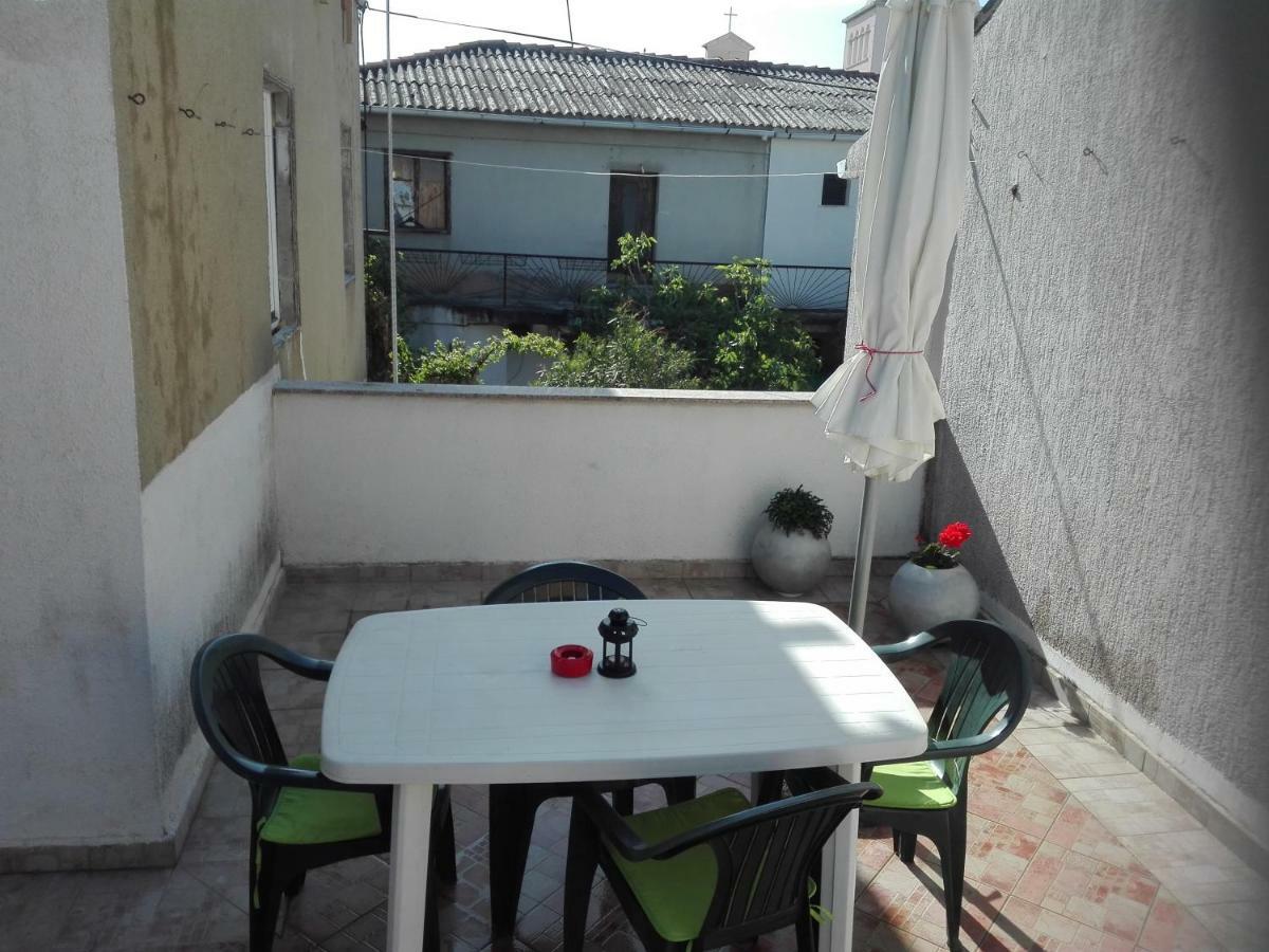 Apartment Ticic ポヴリャナ エクステリア 写真